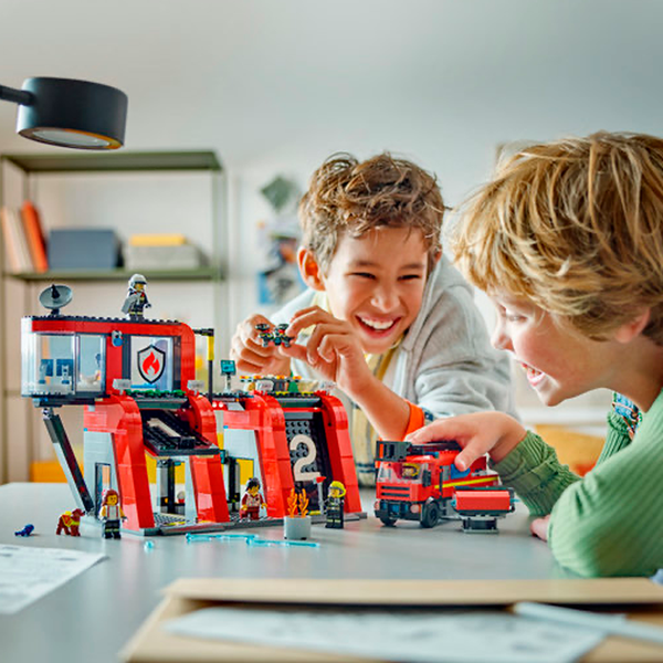 LEGO® CITY, Brandstation med brandbil