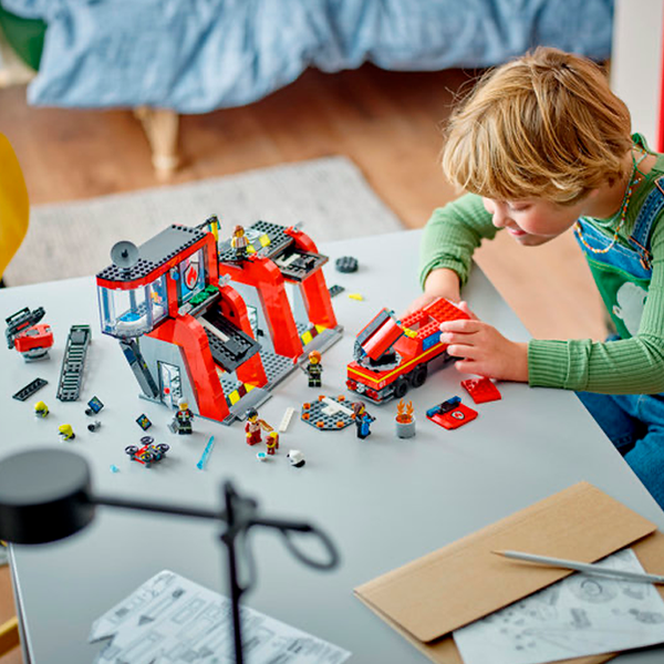 LEGO® CITY, Brandstation med brandbil